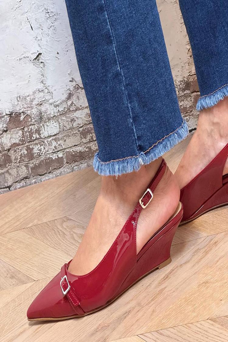 Zeppe rosse con cinturino alla caviglia e fibbia a punta [Pre-ordine]