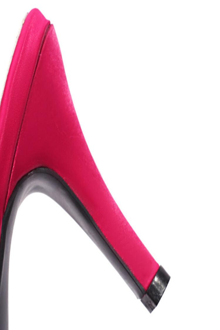 Tacchi a spillo con tacco medio e cinturino alla caviglia con chiusura a fiocco 