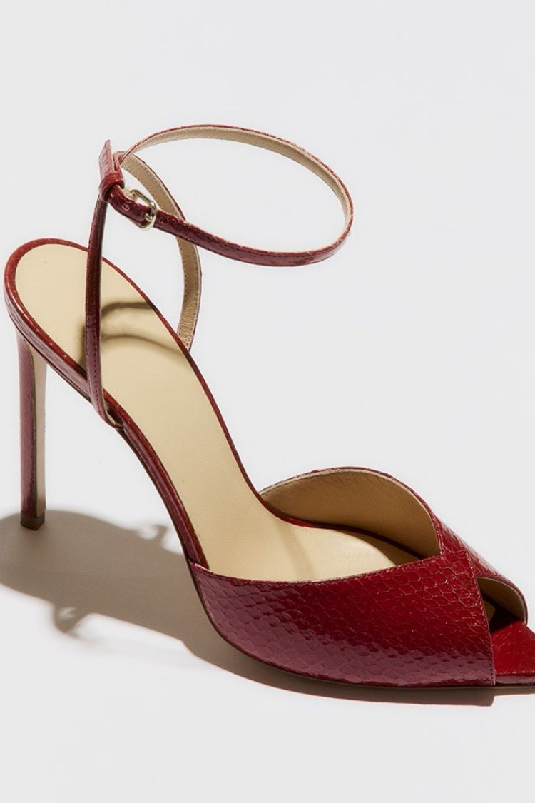 Sandálias Stiletto com Tira no Tornozelo, Bico Aberto e Estampa Croco Bordô [Pré-venda]