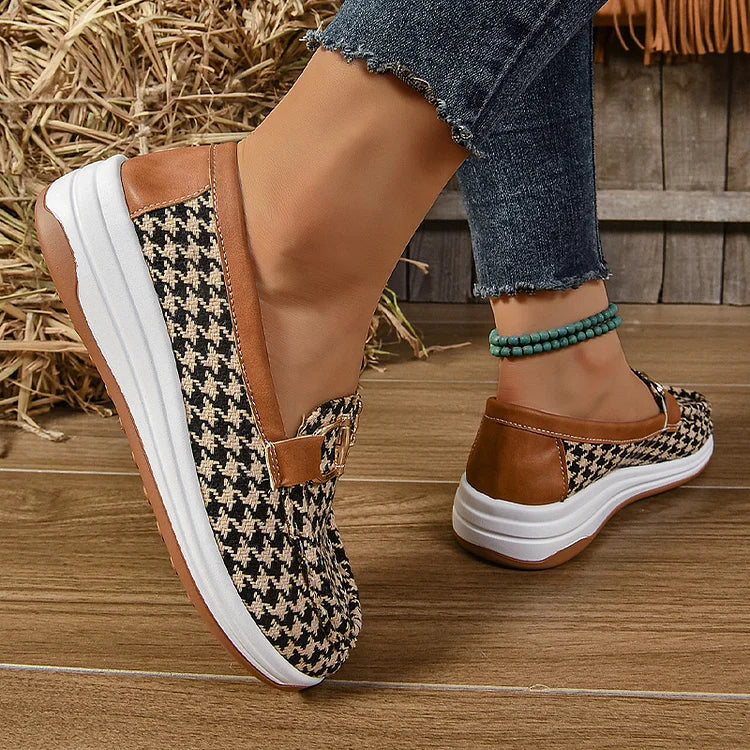 Houndstooth Pattern Metallic Buckle Decor Round Toe Loafers