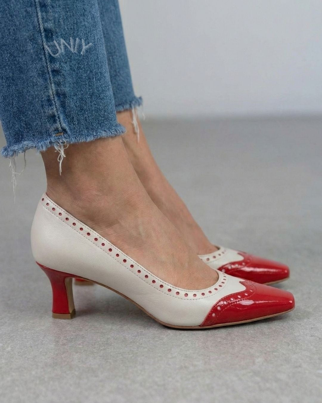Escarpins bicolores rouge et blanc à bouts pointus et petits talons [Précommande]