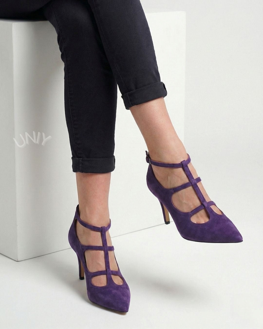 Salto Agulha Elegante Roxo com Múltiplas Tiras e Bico Fino [Pré-venda]