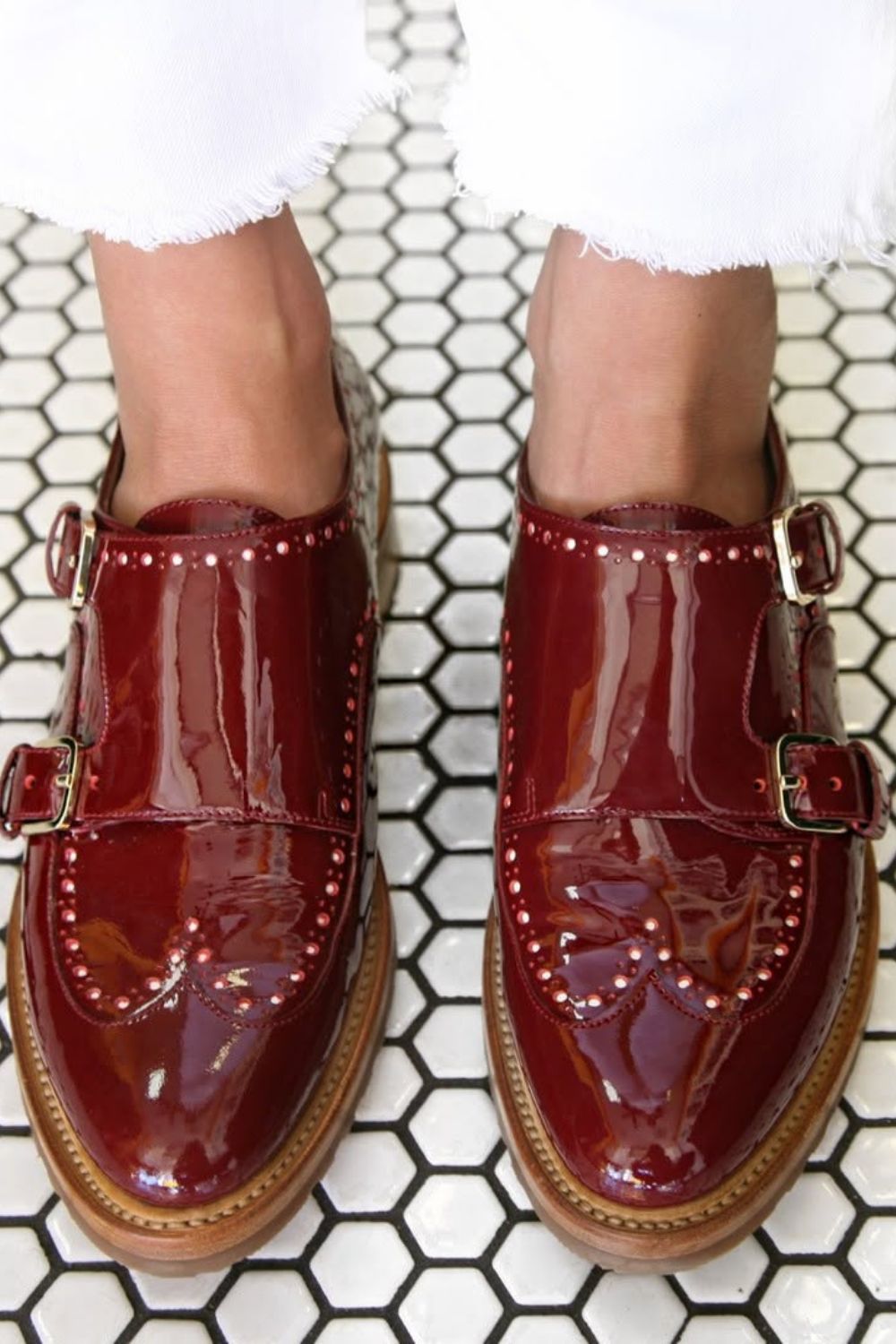 Błyszczące skórzane baleriny typu wingtip z podwójną klamrą [Przedsprzedaż]