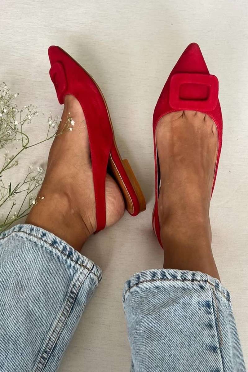 Ballerine con cinturino posteriore a punta e fibbia in pelle scamosciata [Pre-ordine]