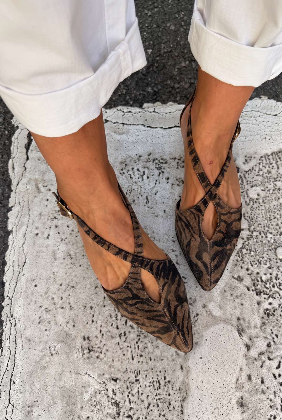Cutout Crisscross Pointed Toe Flat Casual Slingbacks [Pre Order]