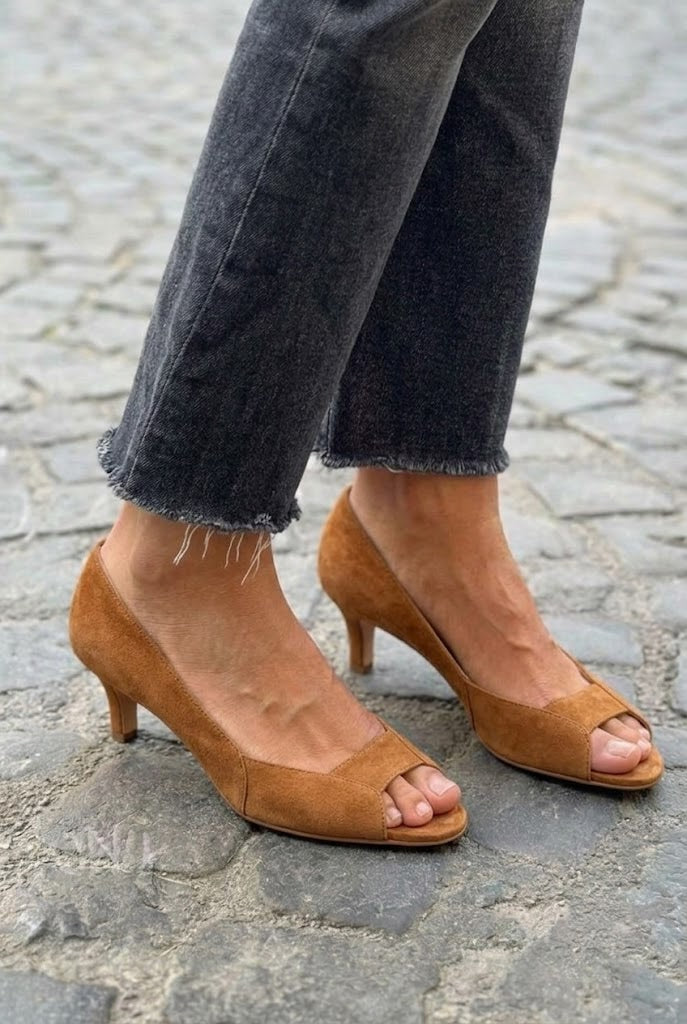 Hellbraune Wildleder-Peep-Toe Niedrige Kitten-Heels [Vorbestellung]