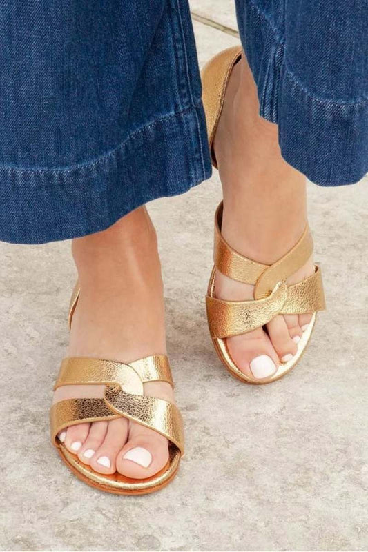 Sandales plates ouvertes à bout métallique avec bride croisée [Précommande]