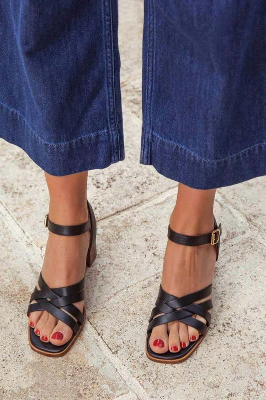 Sandales à talon bloc avec bride de cheville en cuir croisée [Précommande]