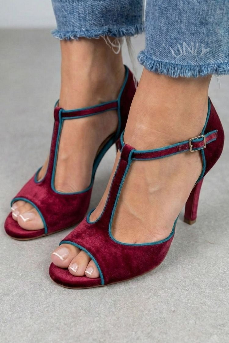 Escarpins élégants bordeaux en velours avec bride en T contrastée et bout ouvert [Précommande]