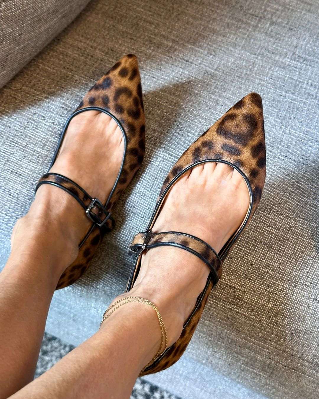 Ballerinas mit Leopardenmuster, Knöchelriemen, spitz zulaufender Zehenpartie und Einzelriemen [Vorbestellung]