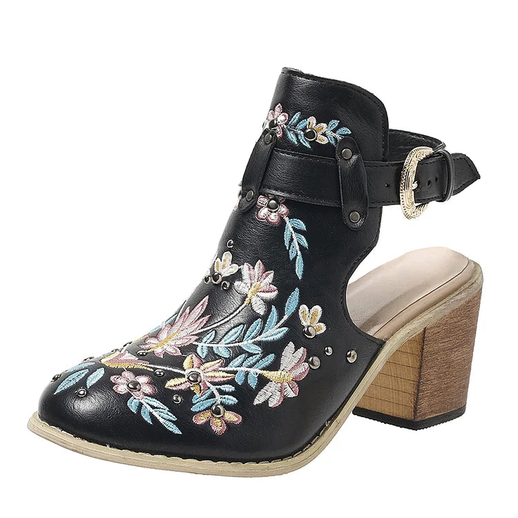 Zapatos de tacón grueso con punta redonda, tachuelas y bordado floral 