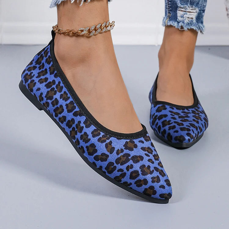 Zapatos planos casuales con punta puntiaguda y ribete en contraste y estampado de leopardo 