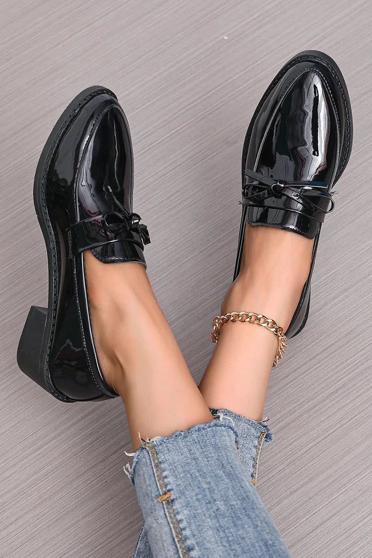 Einfarbige, spitze Zehen-Loafer mit Blockabsatz und Schleifendekor im Patchwork-Stil