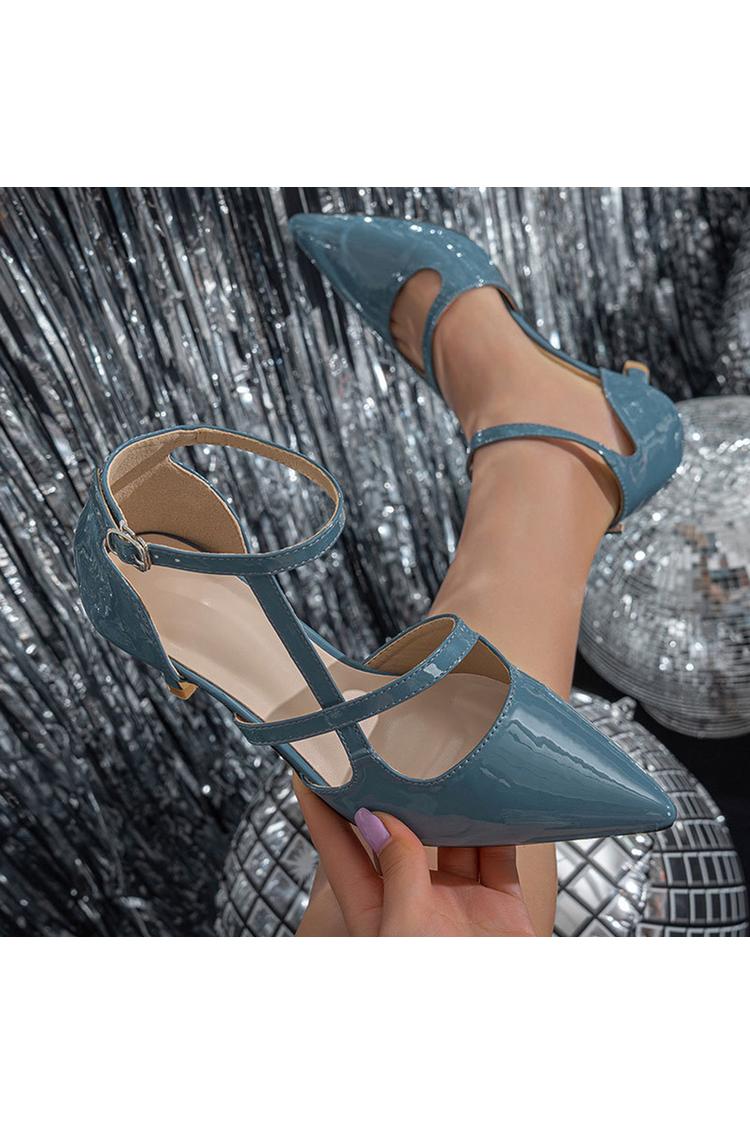 Scarpe con tacco a spillo a punta, con cinturino alla caviglia incrociato irregolare, tinta unita e fibbia