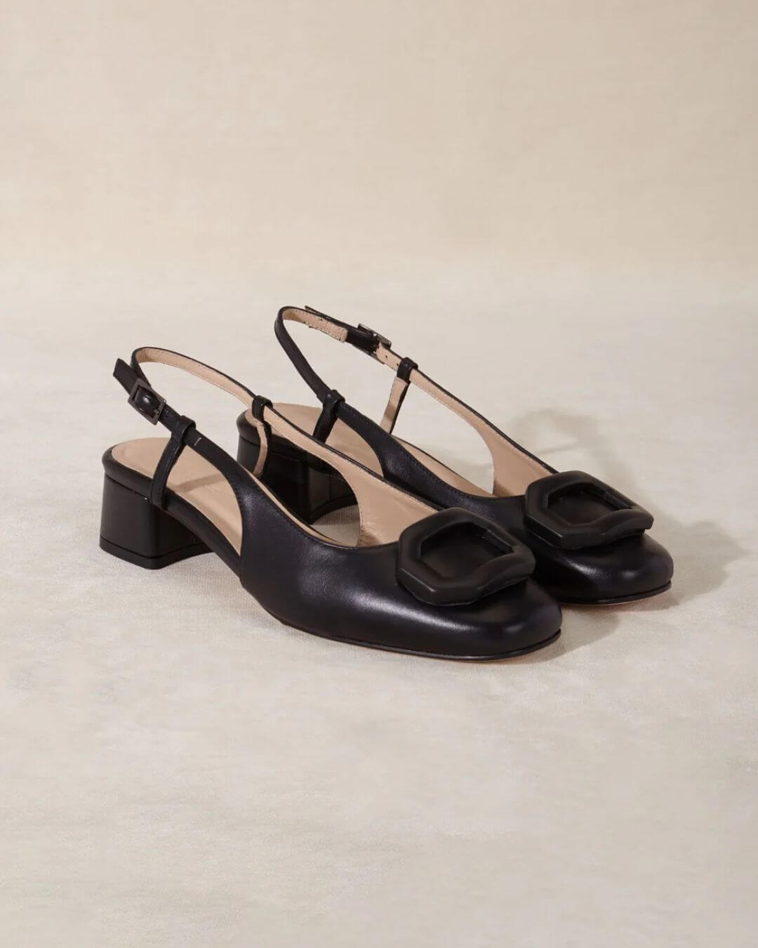 Kwadratowe baleriny z ostro zakończonym noskiem i klamrą [Przedsprzedaż]