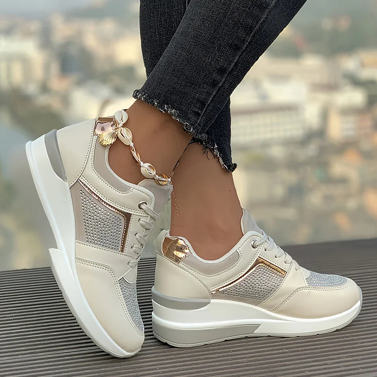 Zapatillas de cuña con cordones y parches adornados con diamantes de imitación 