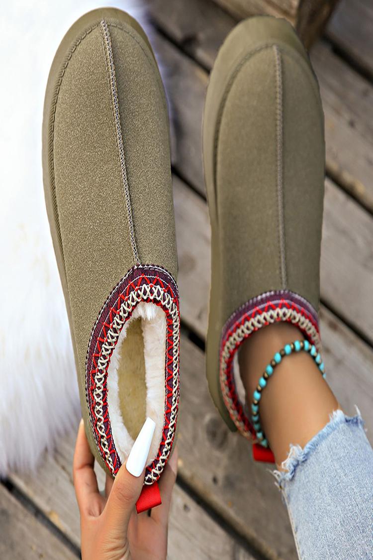 Stivali da neve bassi con plateau e fodera in pelliccia sintetica con motivo a punto scamosciato 