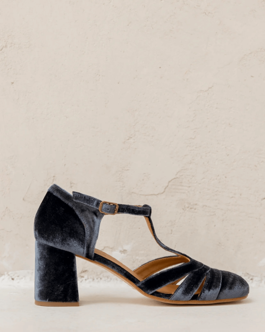 Ausgehöhlte T-Riemen Schnalle Samt Klobige Absätze