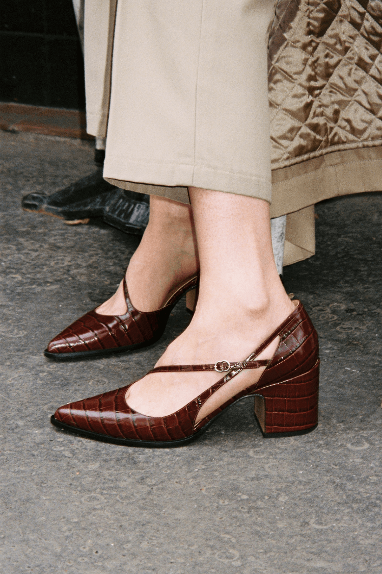 Scarpe col tacco a blocco con punta a punta e stampa coccodrillo marrone [Pre-ordine]