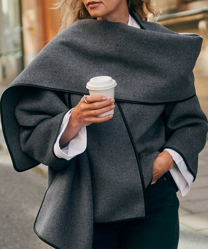 Cappotto corto in stile minimalista francese con sciarpa 