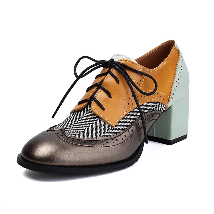 Oxford Brogues com atacadores, biqueira redonda, salto grosso, bloco de cores em patchwork