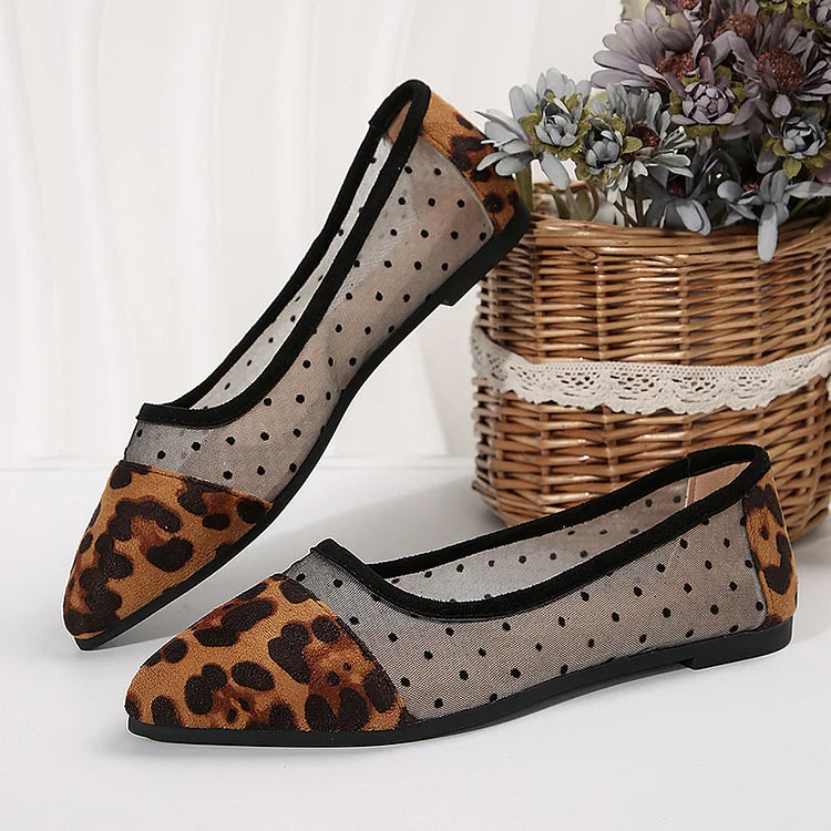 Zapatos planos sin cordones con punta puntiaguda y parches de malla con estampado de leopardo 