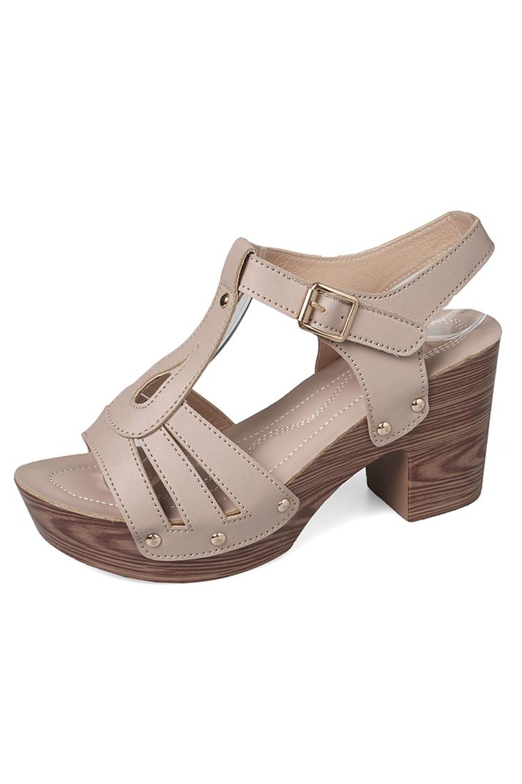 Sandali con tacco a punta tonda, decorati con borchie metalliche traforate, tinta unita