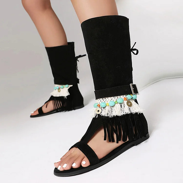 Koronkowe sandały na wysokiej platformie z odkrytymi palcami, ozdobione koralikami, kolorowymi blokami i frędzlami, z wiązaniem i cholewką typu botki