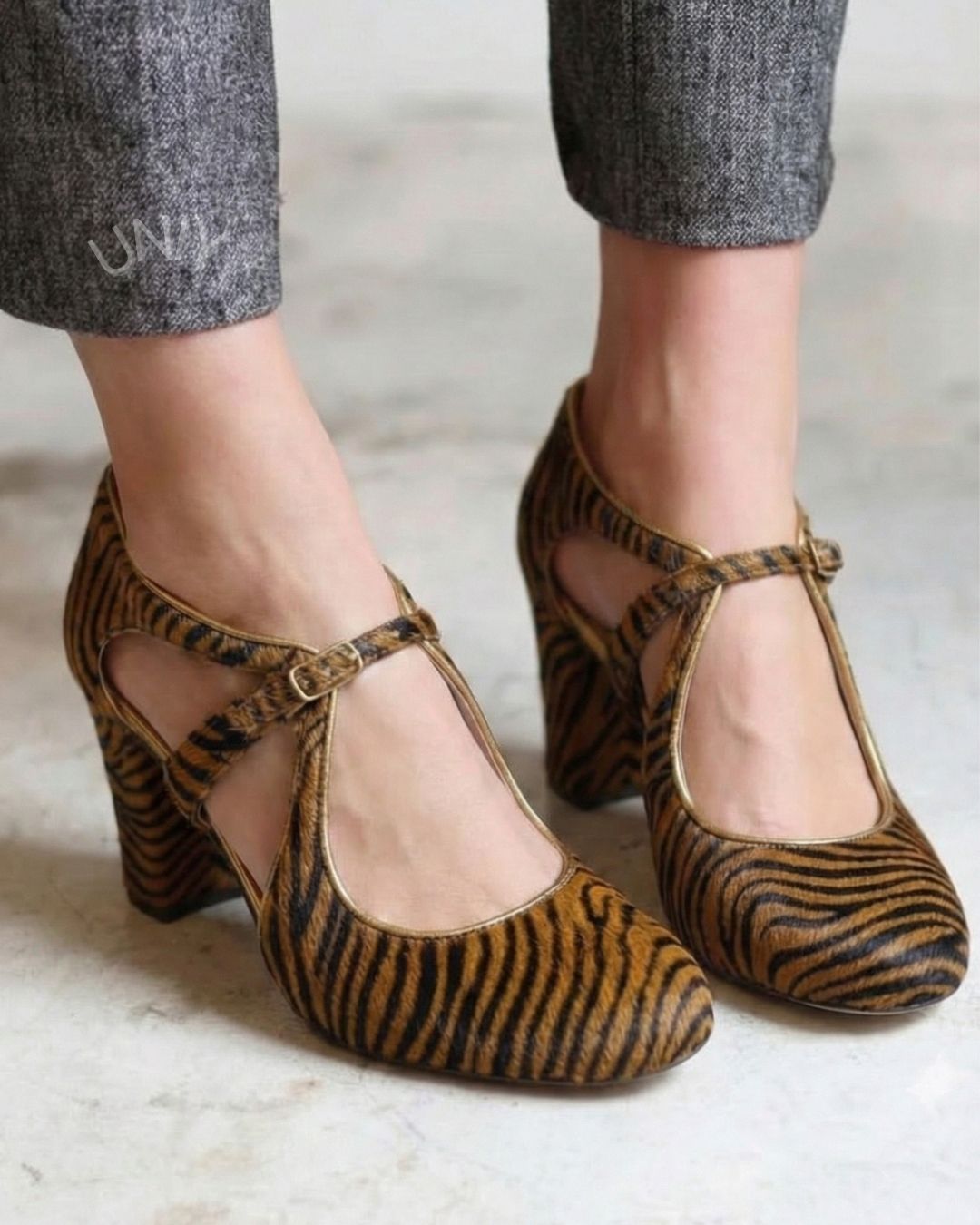 Chic Leopard Print Round Toe Strappy Chunky Heel Pumps [Pre Order]