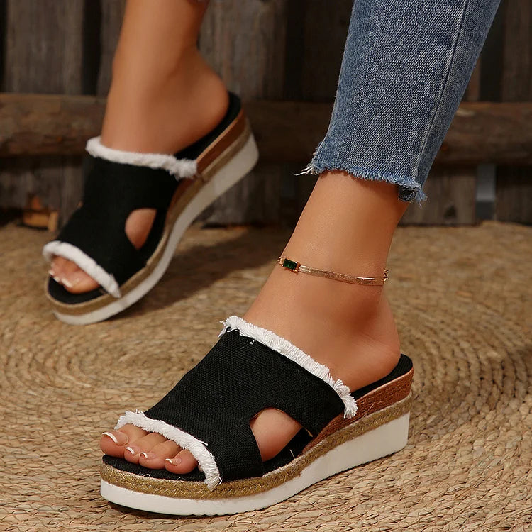 Kapcie na koturnie Canvas Colorblock z surowym wykończeniem, wycięciem i odkrytymi palcami