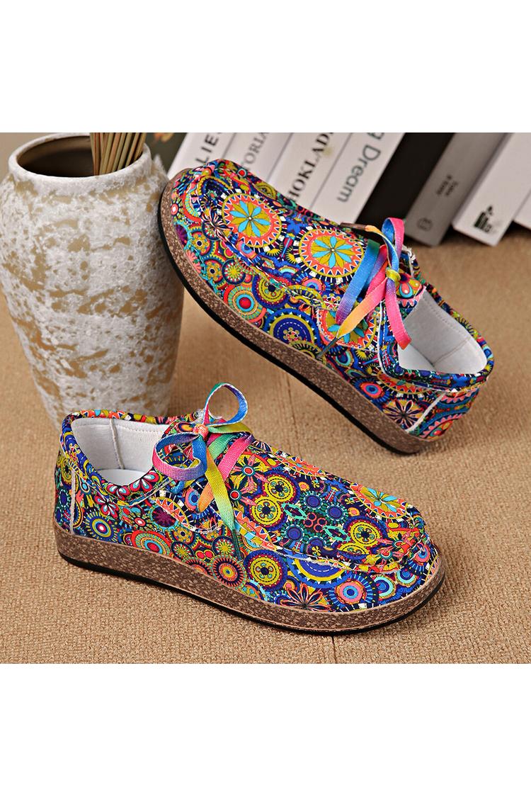 Sneakers casual con lacci e punta tonda con stampa a motivo etnico multicolore 