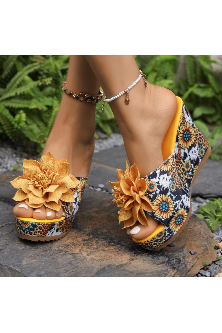 Tacones de cuña informales con punta abierta y estampado paisley con decoración floral en 3D 