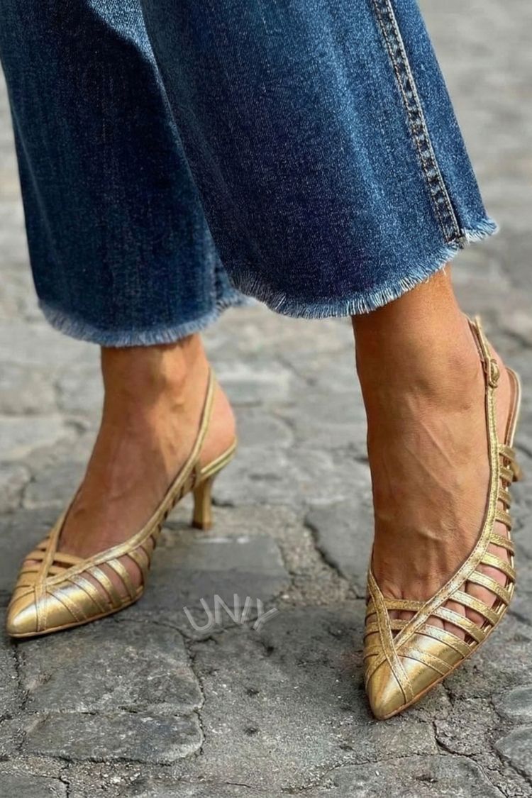 Goldene Pumps mit spitzer Spitze, Riemchen, Kittenabsatz und Fersenschlaufe [Vorbestellung]