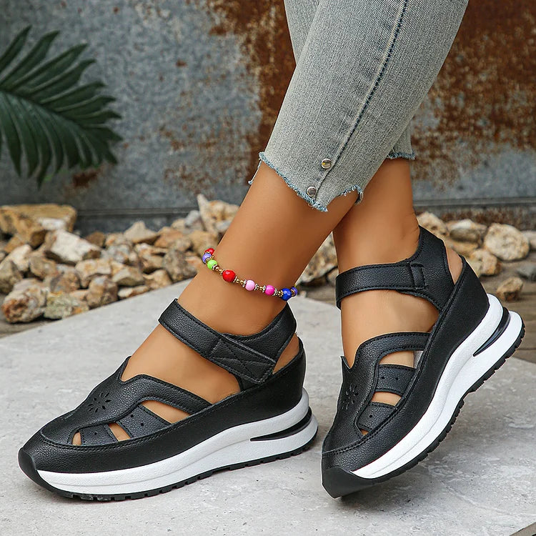 Hohlraum-Patchwork Rundzehen Freizeit-Wedge-Sandalen