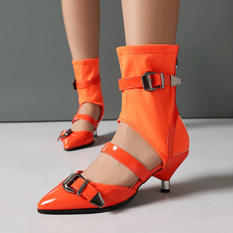 Sandali alti con cinturini multipli colorblock e fibbie, punta affilata 