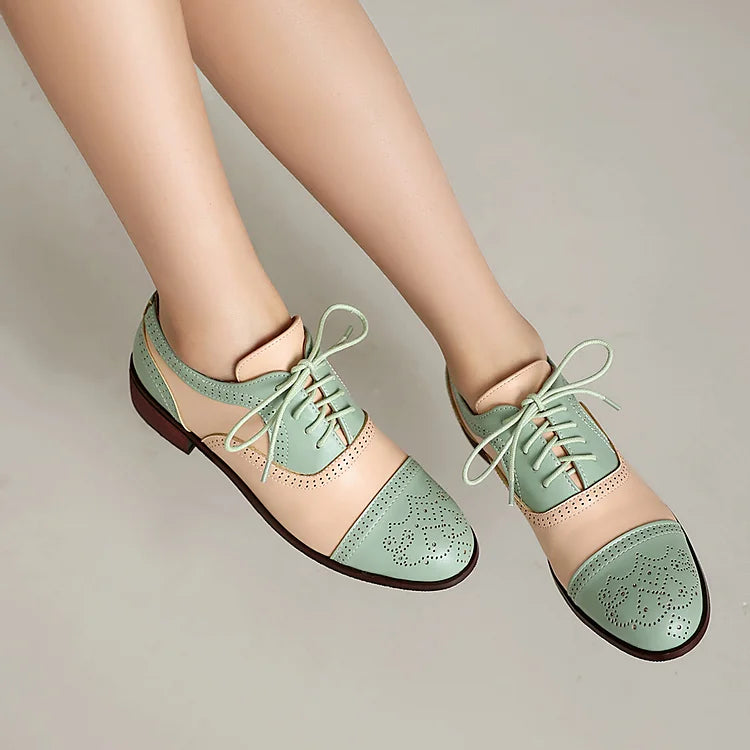 Oxford brogue con punta tonda e lacci colorblock e tacco basso a blocco