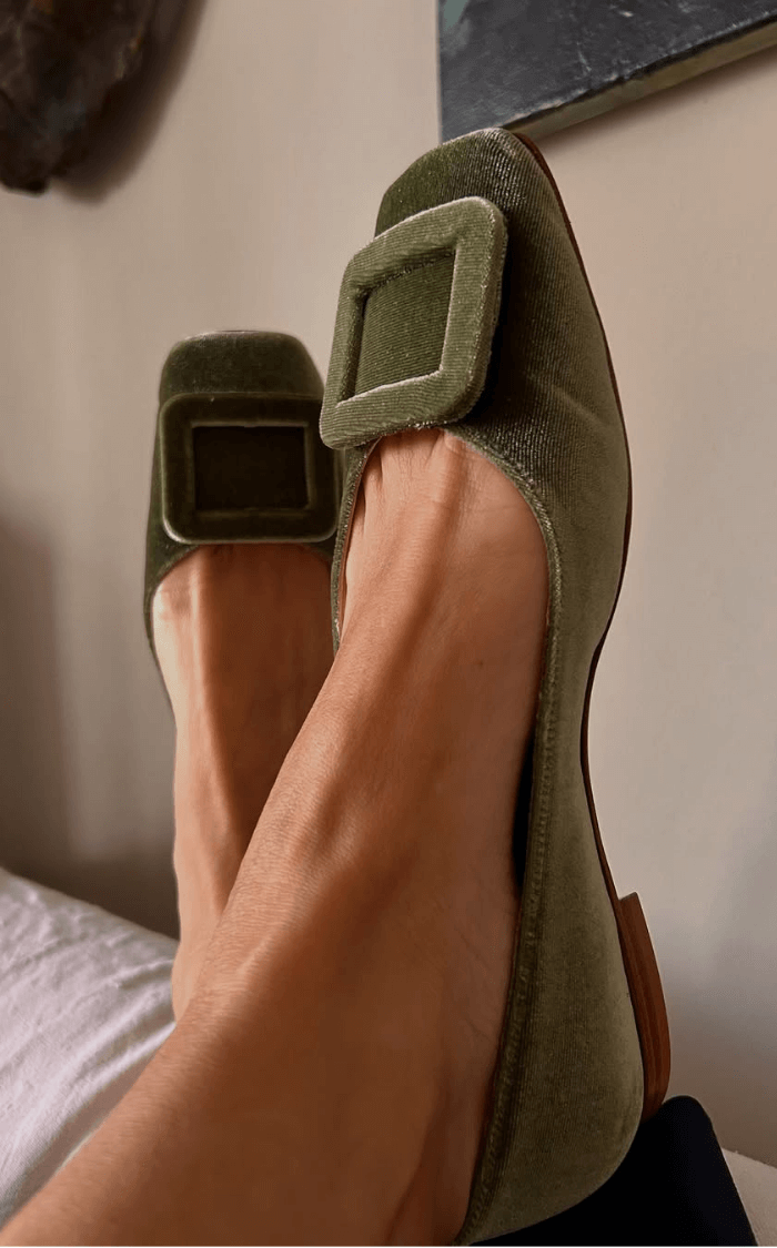 Ballerine con punta quadrata morbida e fibbia quadrata in velluto