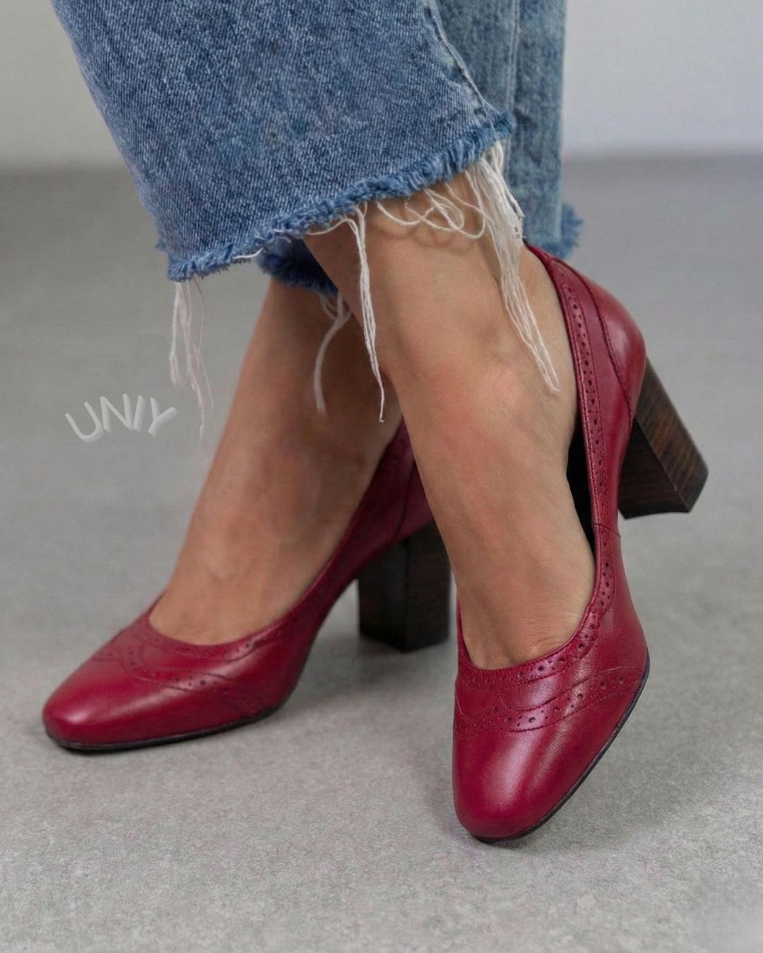 Bordeauxrode Leren Brogue Pumps met Puntige Neus en Blokhak [Vooraf Bestellen]