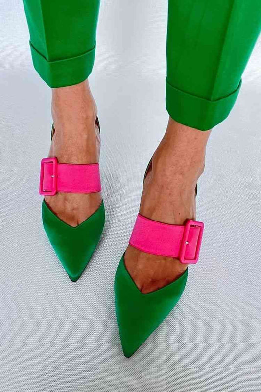 Ballerine a punta con cinturino con fibbia a contrasto in raso