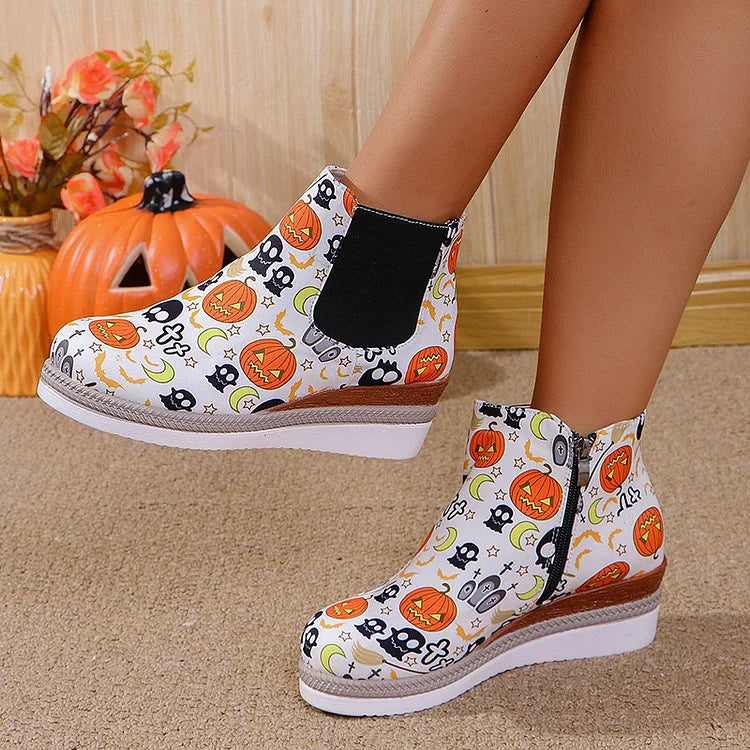 Halloween-Rosen-Stiefeletten mit Totenkopf-Print, runder Zehenpartie und Keilabsatz