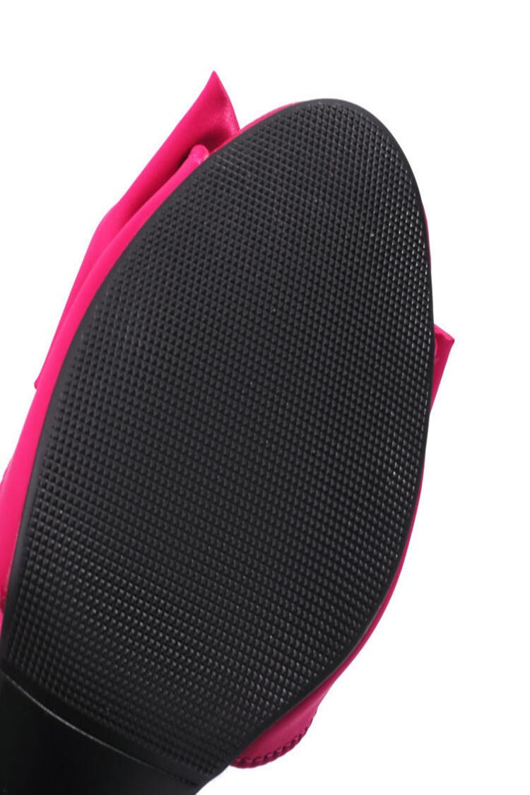 Tacchi a spillo con tacco medio e cinturino alla caviglia con chiusura a fiocco 