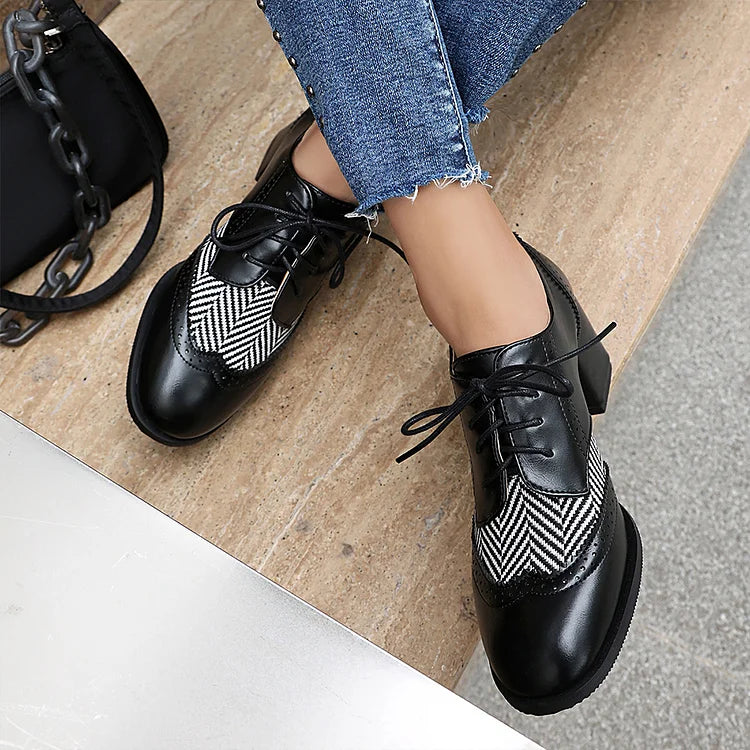 Scarpe Oxford brogue casual con punta tonda, lacci e tacco spesso 