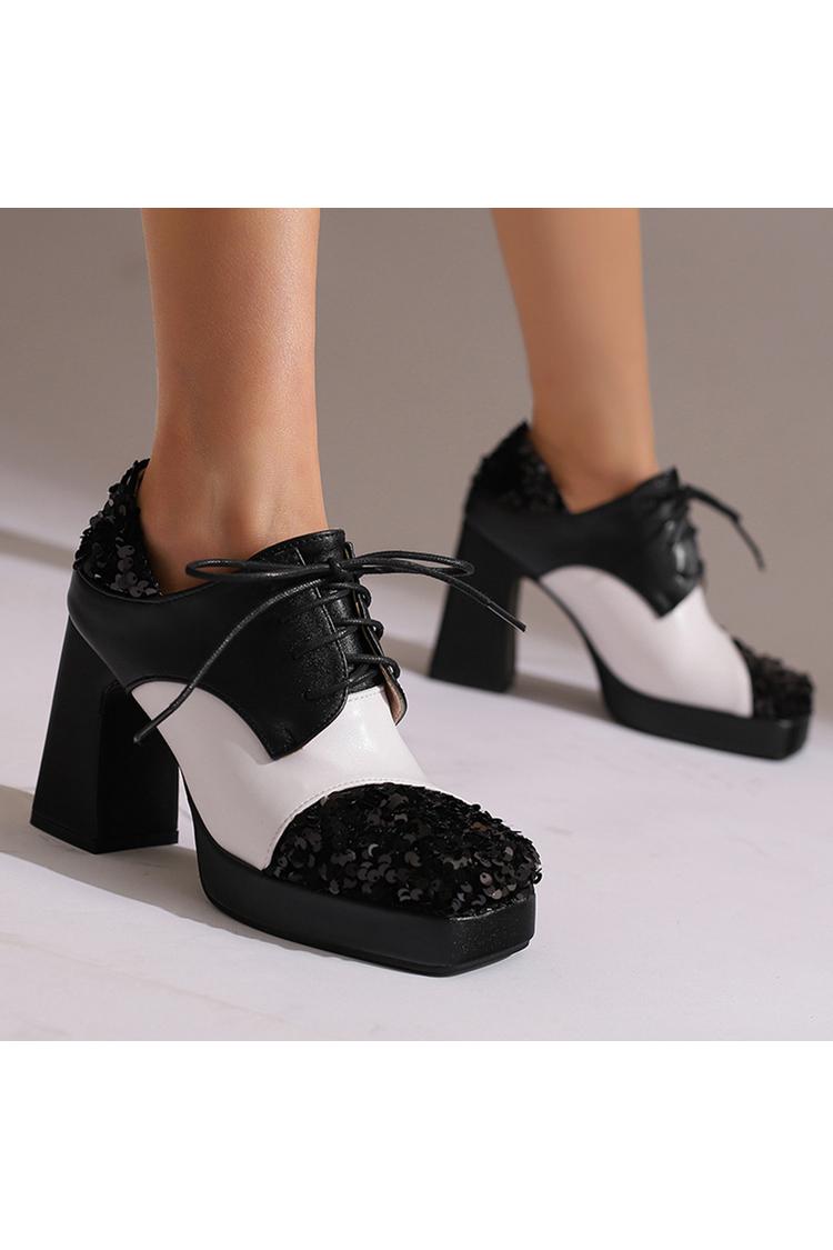Talons épais à lacets colorblock avec patchwork décoré de sequins et bout carré