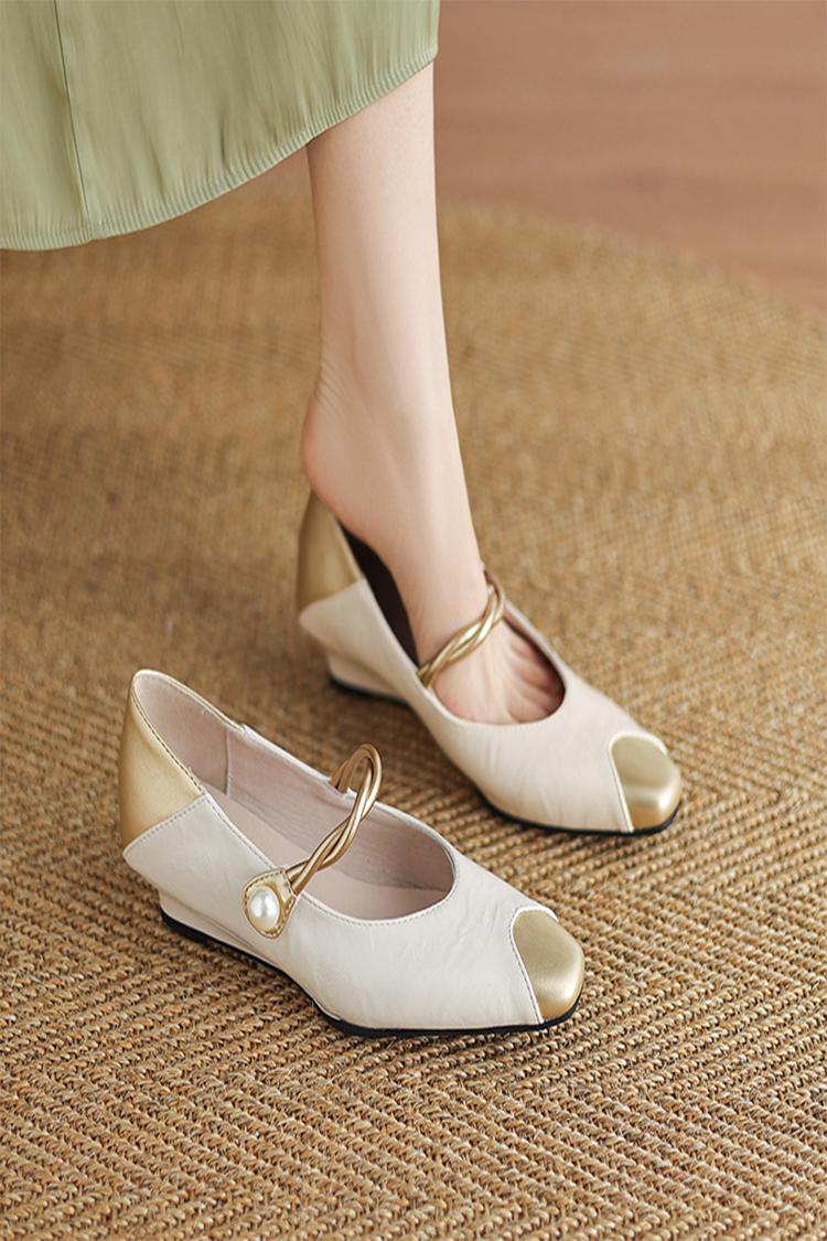 Scarpe con tacco basso, punta quadrata, fibbia con cinturino intrecciato e patchwork metallizzato lucido