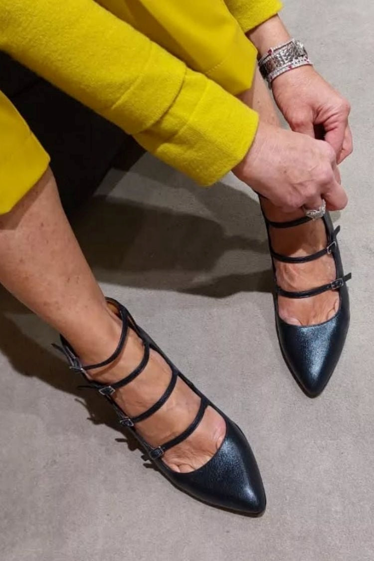 Schwarze klassische spitze Leder-Vier-Riemen Blockabsatzschuhe [Vorbestellung]