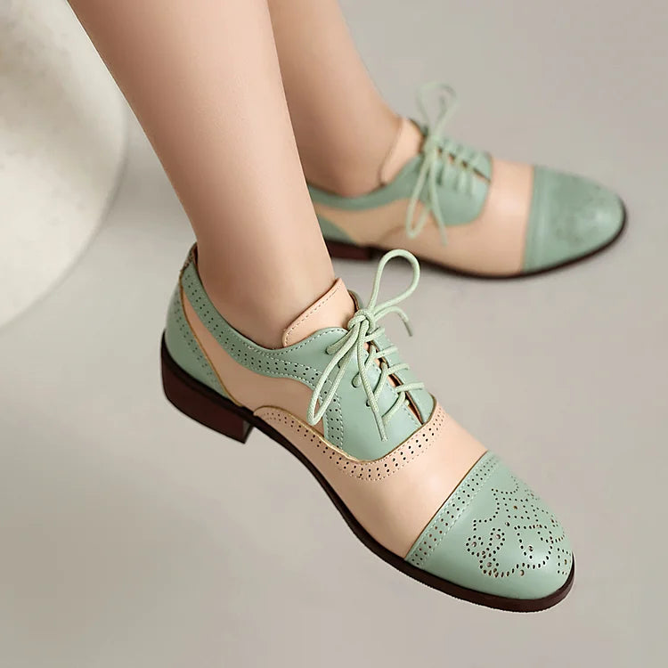 Oxford brogue con punta tonda e lacci colorblock e tacco basso a blocco