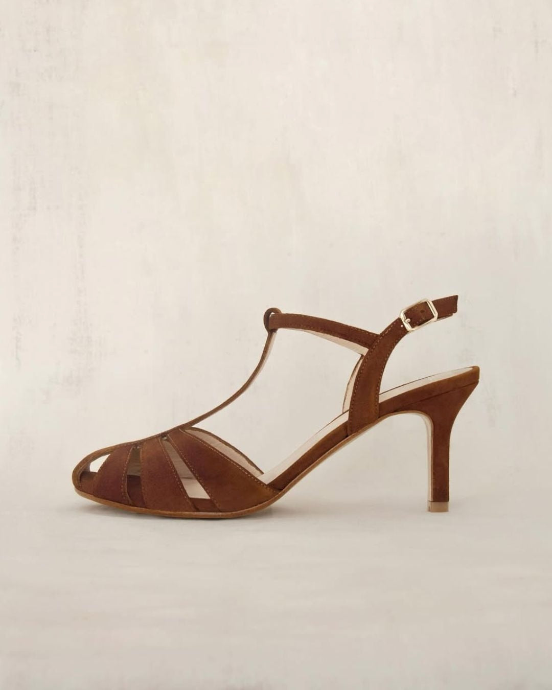 Elegantes tacones altos con tiras en T de ante sintético con hebilla de color liso [Reserva] 