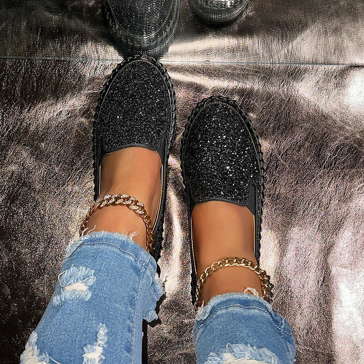 Błyszczące mokasyny na co dzień z okrągłym noskiem i detalem przeszyć