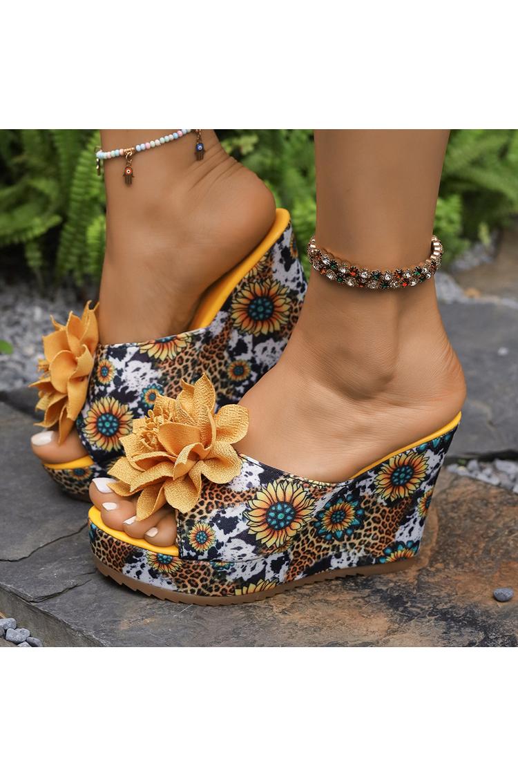 Tacones de cuña informales con punta abierta y estampado paisley con decoración floral en 3D 
