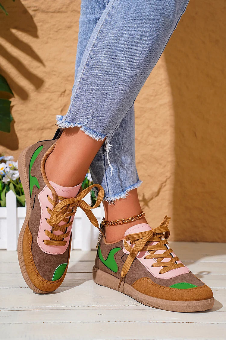 Sneakers casual con lacci, punta rotonda e suola morbida, a blocchi di colore